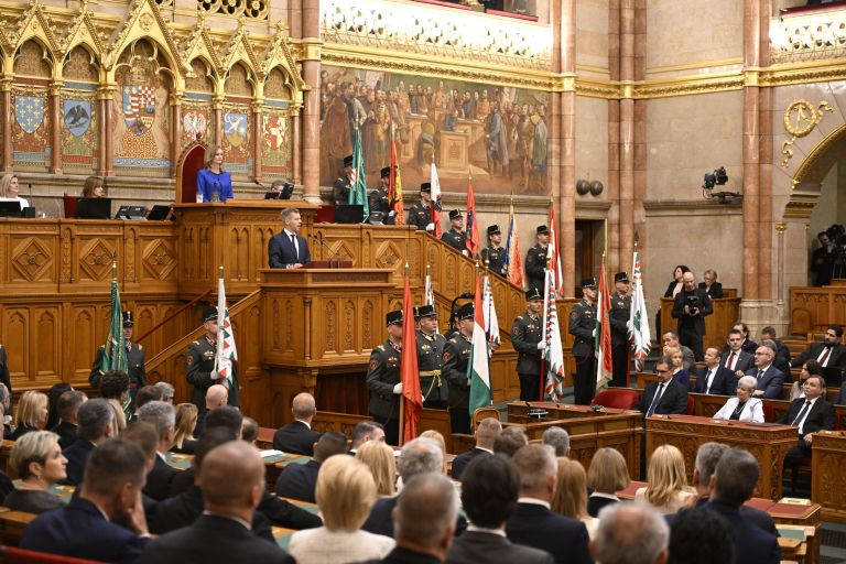 magyar parlament profimedia-1098352034.jpg