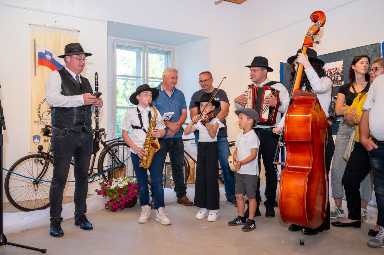 drustvo-starodobnikov-in-ljubiteljev-starih-koles-dimek, razstava
