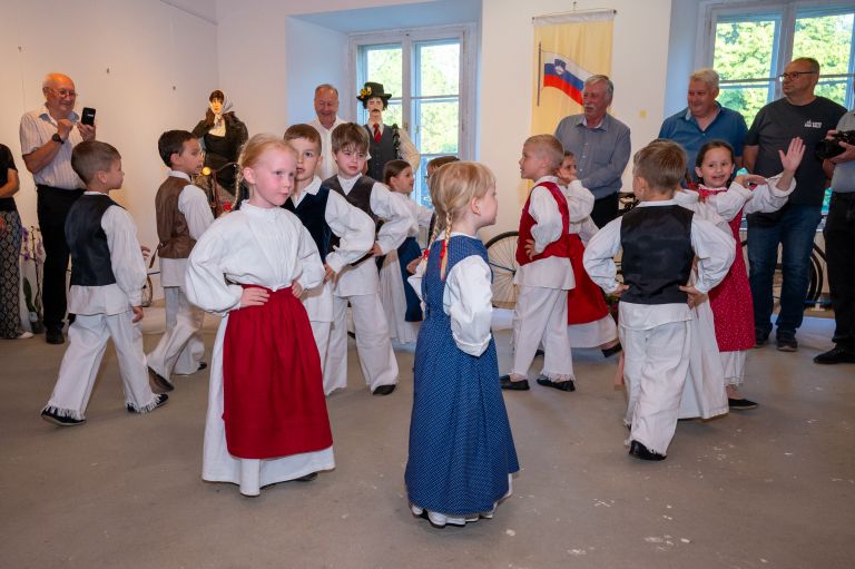 drustvo-starodobnikov-in-ljubiteljev-starih-koles-dimek, razstava