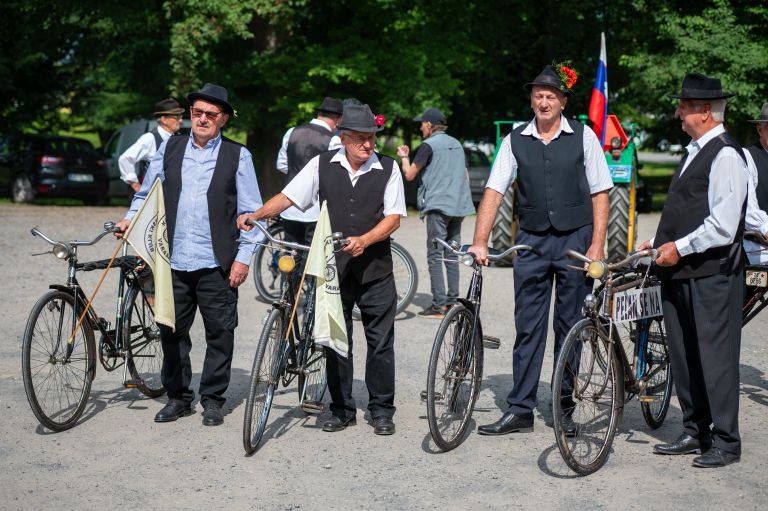 24-rally-starodobnih-koles-in-starodobnih-koles-z-motorjem, rally-starodobnih-koles-in-starodobnih-koles-z-motorjem, dimek, drustvo-starodobnikov-in-ljubiteljev-starih-koles-dimek