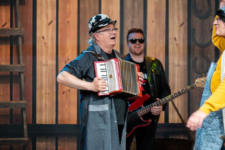 Rock partyzani bodo zapeli v duetu z Novimi spomini.