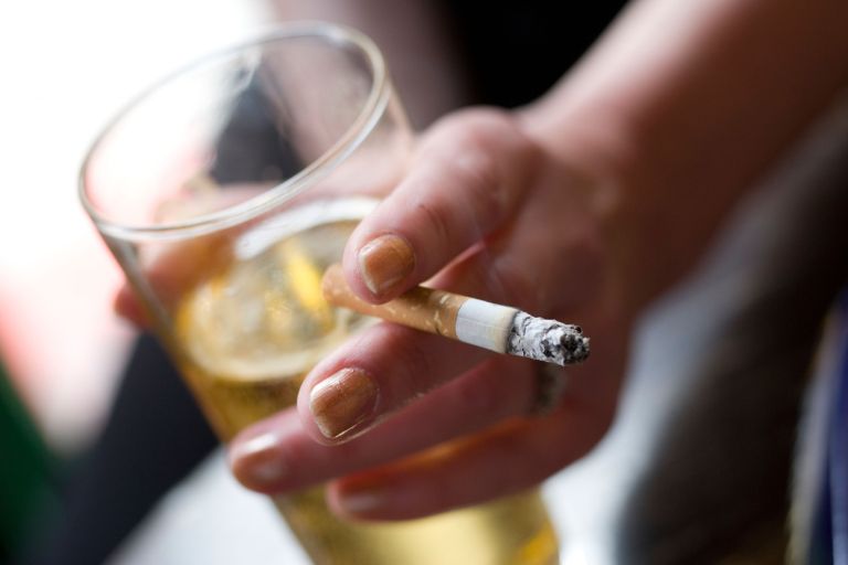 kajenje in alkohol, cigareti