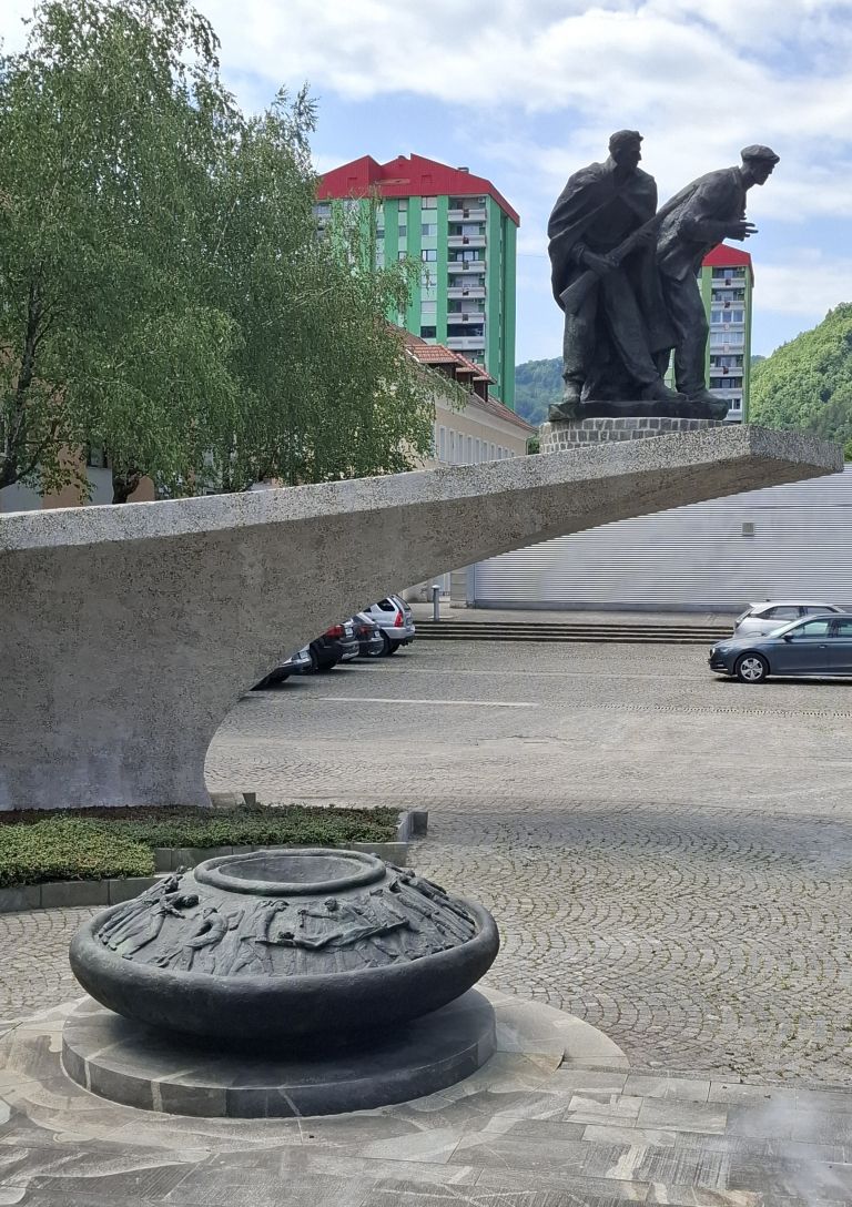 obcina-trbovlje, spomenik-revolucije