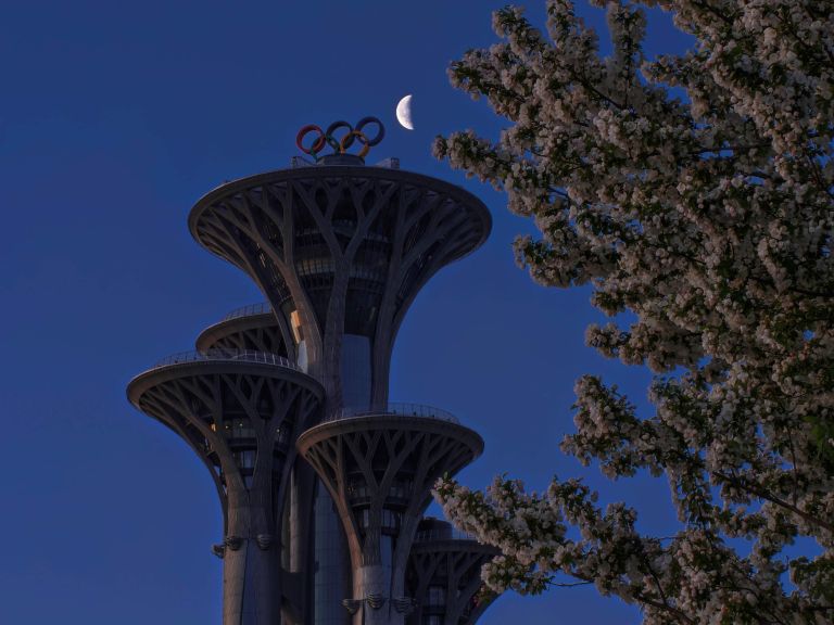 Funkcija SuperMoon 2.0 za fotografiranje lune take, kot jo vidiš v živo.