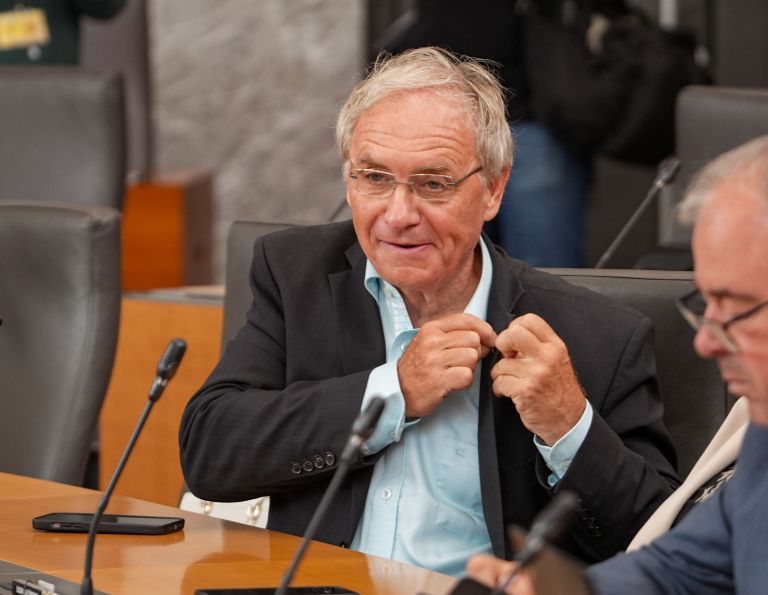 ales hojs.jpg