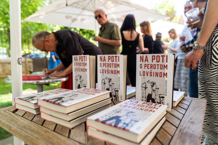 Knjiga Na poti s Perotom Lovšinom na knjižne police prinaša surovo punkersko energijo in literarno m