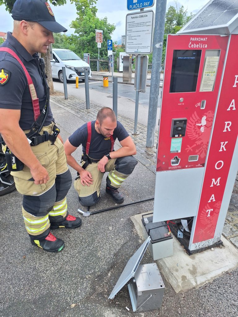 kaca, kranj, parkomat