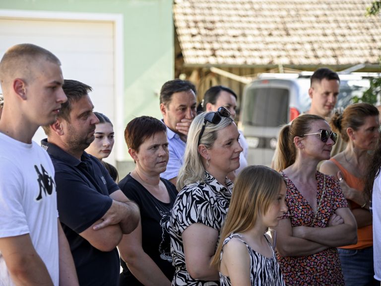 predaja-defibrilatorja-na-planini-pri-raki