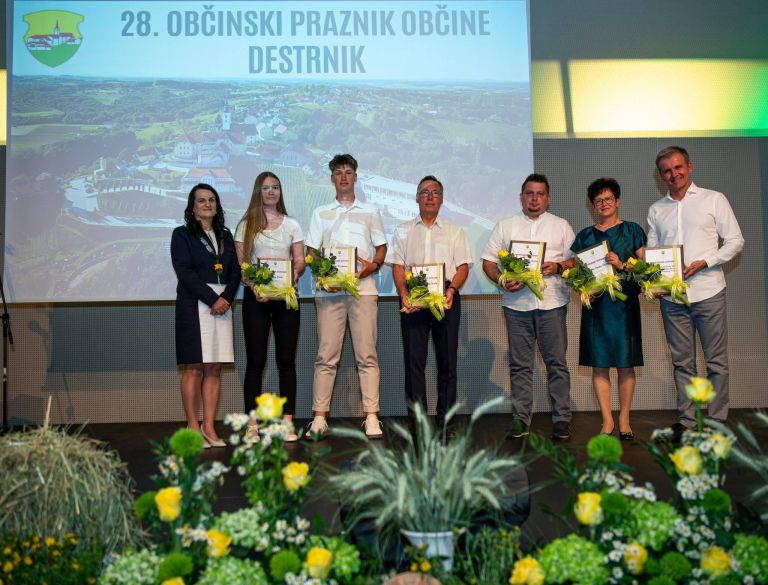 dz-priznanja 2.jpg