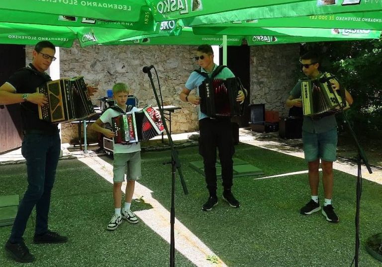 ljudski-pevci-iz-vrhpolja