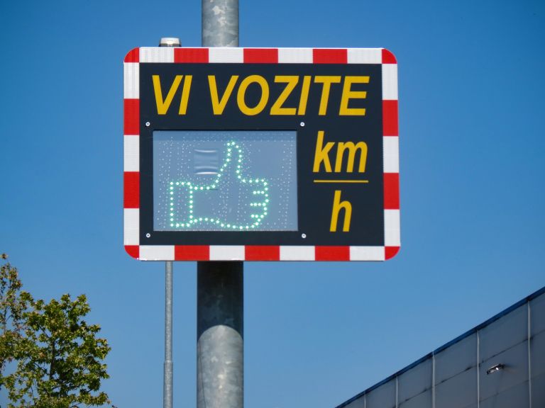 hb_prikaozovanje hitrosti.jpg