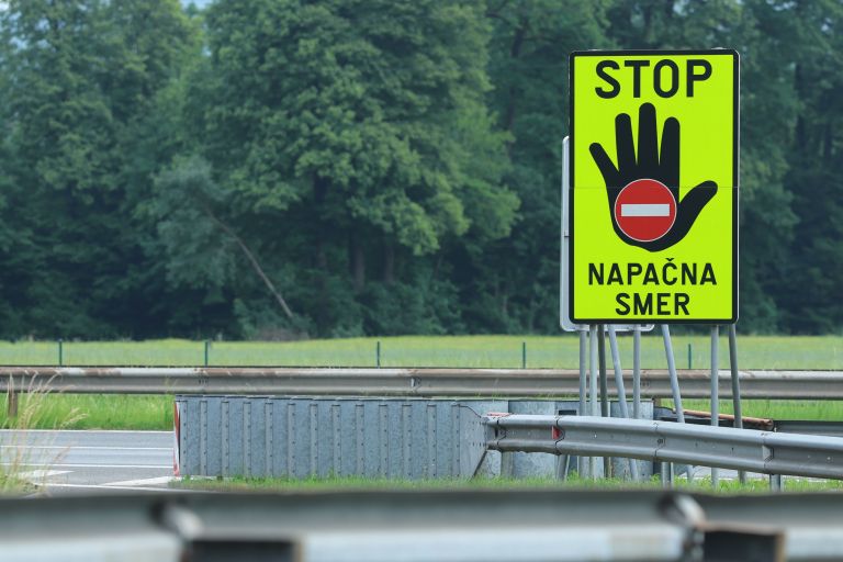 napacna smer nasprotna smer.jpg
