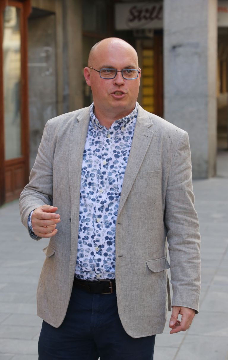 dan-podjed, splet, druzbena-omrezja, facebook, twitter