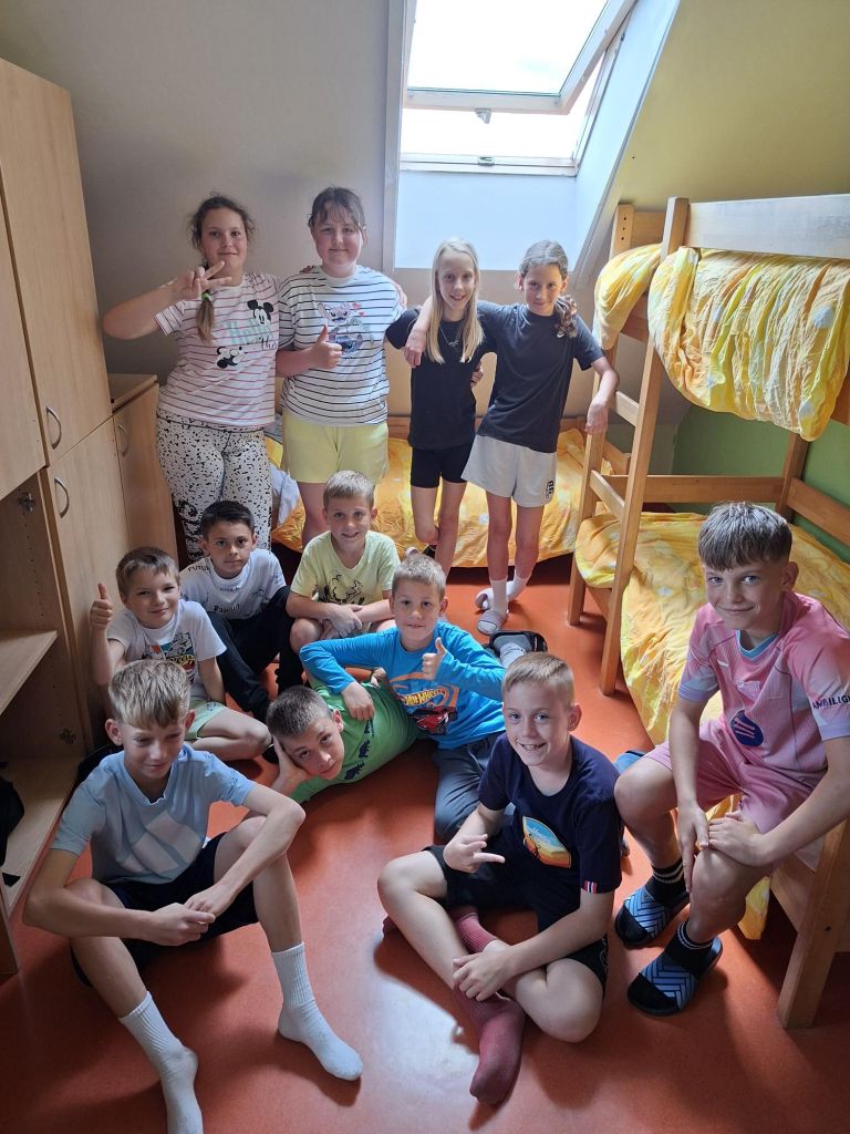 piseski-ucenci-uzivajo-v-medvedjem-brdu