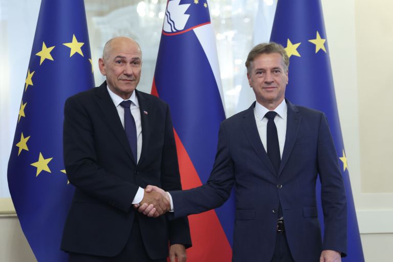 janez-jansa-robert-golob-primopredaja