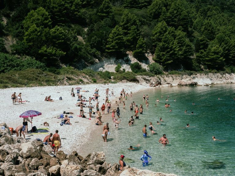 otok sazan albanija.jpg