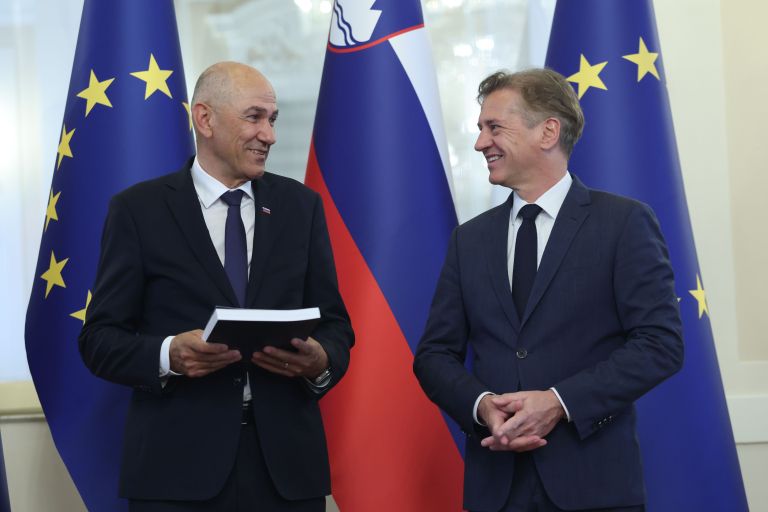 janez-jansa-robert-golob-primopredaja