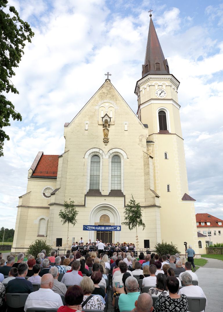 vecer-slovenske-glasbe-v-dobovi