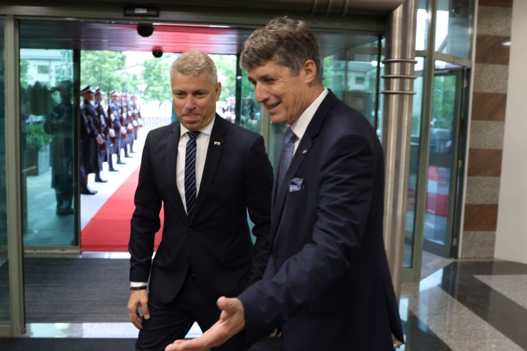 primopredaja mors hajdinjak sajovic obrambno ministrstvo.jpg