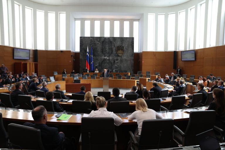 UV parlament Primoz Lave.jpg