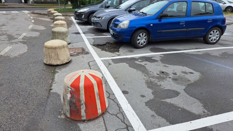 vevce, parkirisce, poskodba, mercator