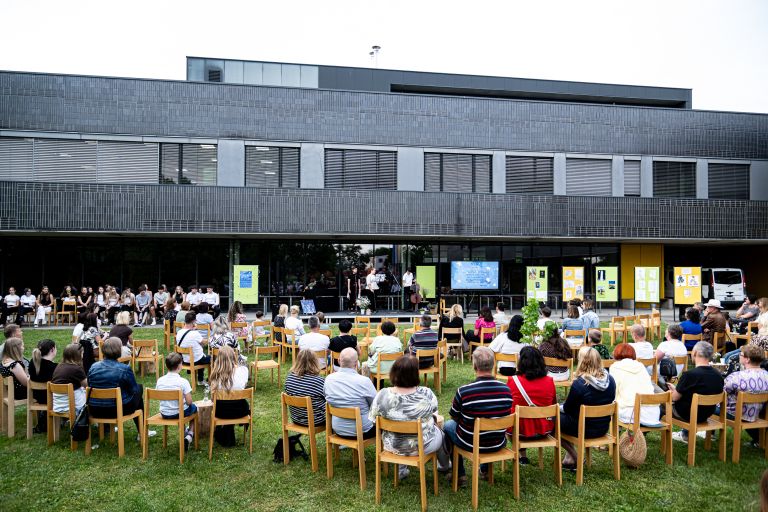 umetnost-pod-zvezdami, kulturni-dogodek, ekonomska-sola, ekonomska-sola-murska-sobota