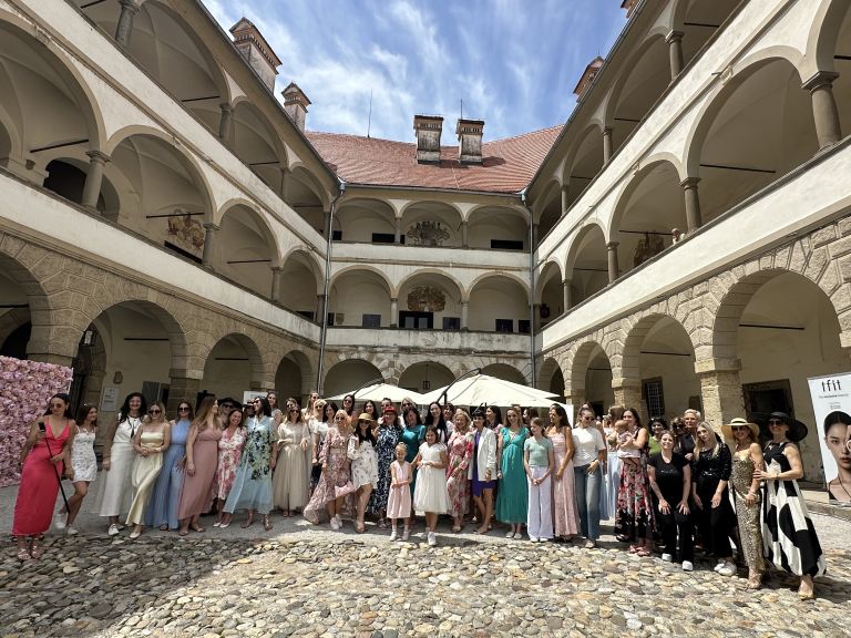 dz-grad 1.jpeg