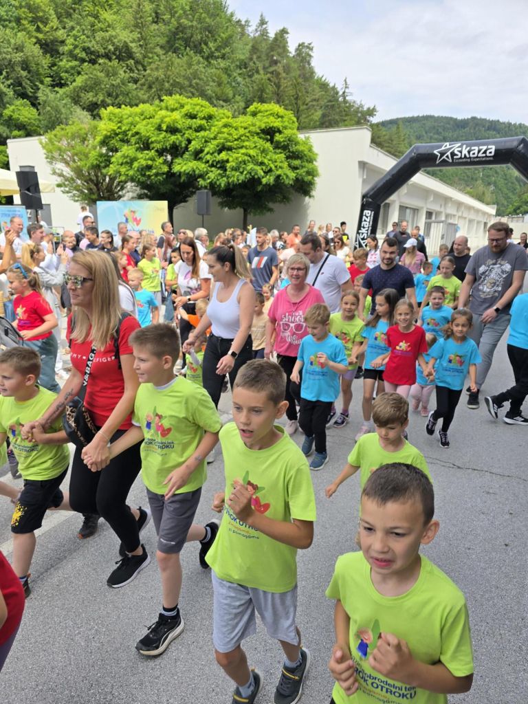Letos se je Skazinega teka Otrok otroku udeležilo rekordno število otrok, saj je za dober namen teklo več kot 400 malih tekačev, ker zmagamo, ko si pomagamo..jpg