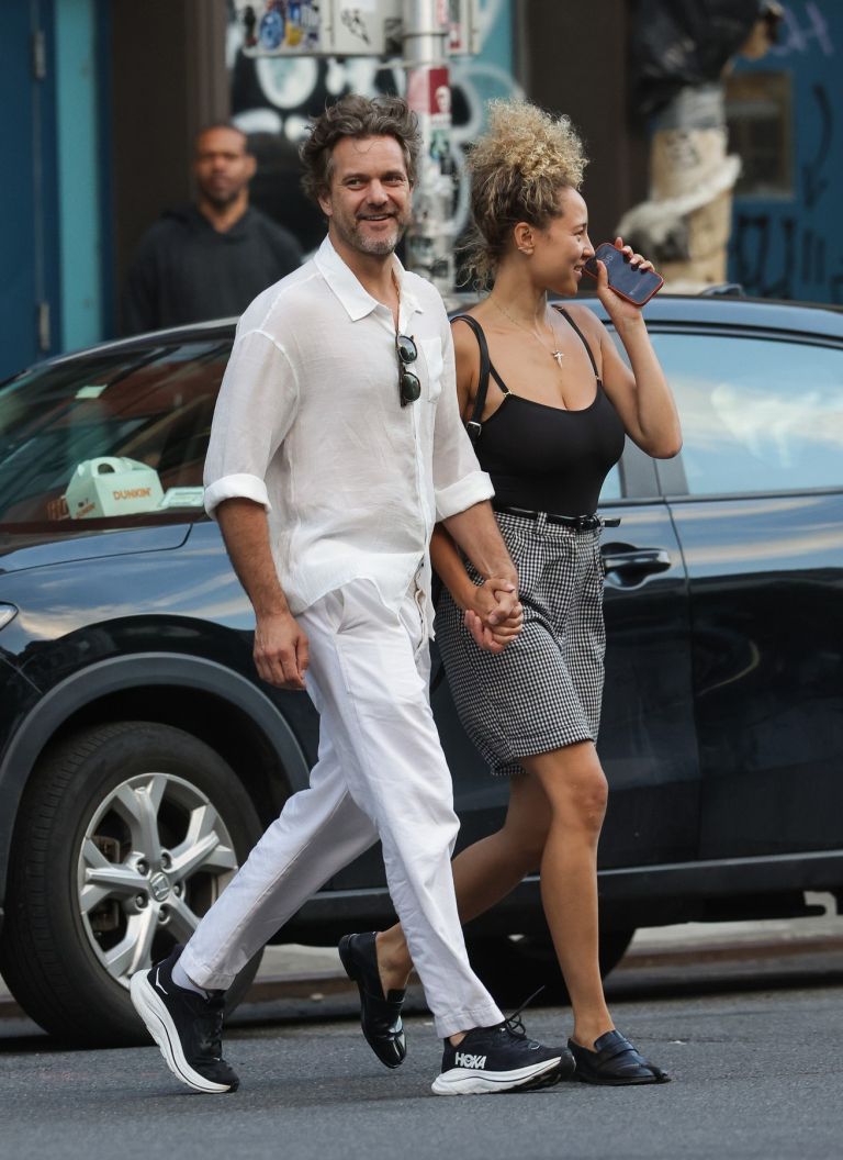 Joshua Jackson, Olivia Burgess (2).jpg