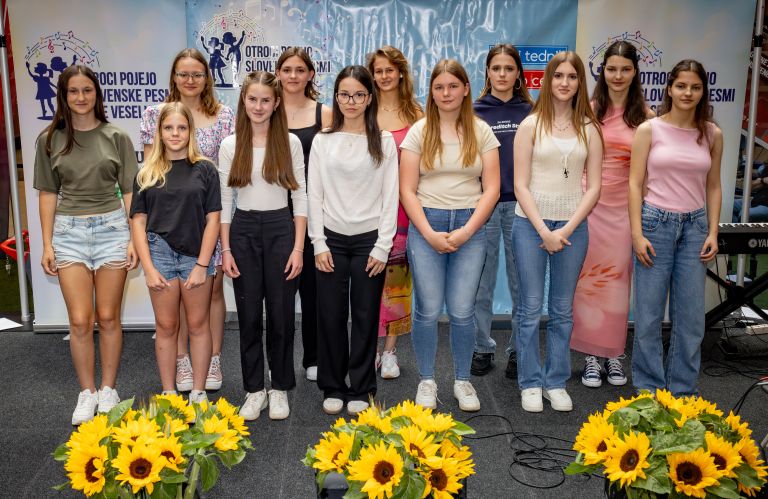 Otroci_pojejo_6_6_2026_foto_Nik_Jarh_54.jpg