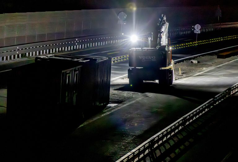 avtocesta postojna nocno delo.jpg