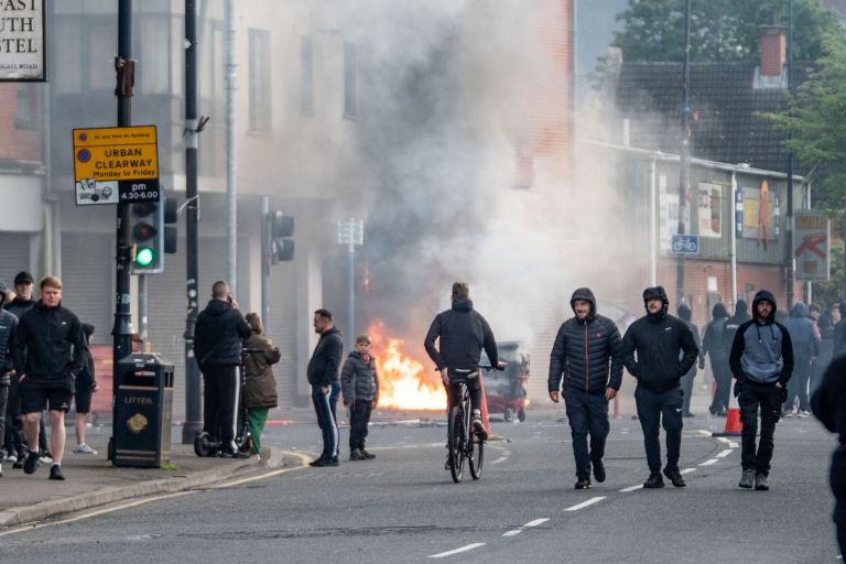 belfast, izgredi, nasilje, rasizem