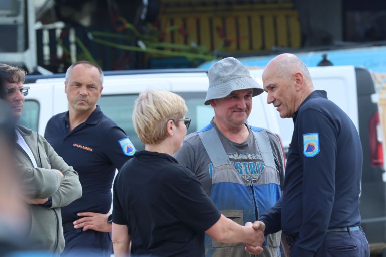 janez jansa komenda.jpg