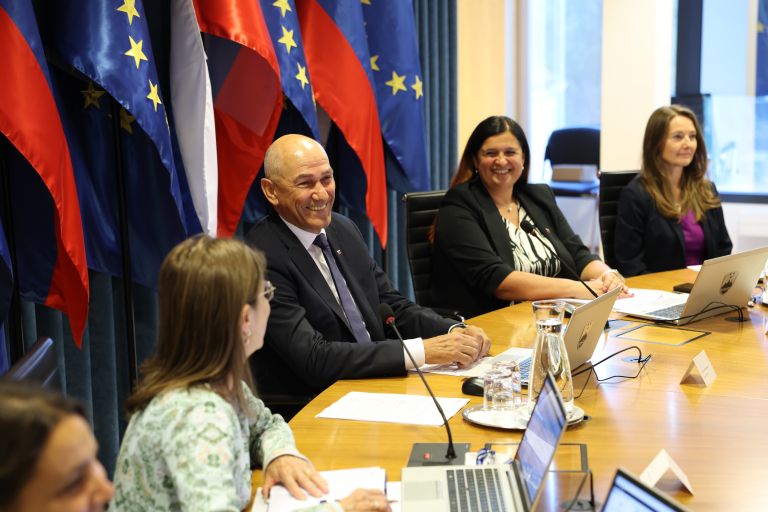 janez jansa vlada seja.jpg