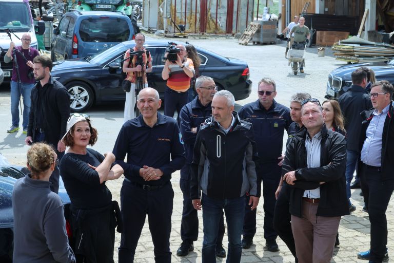 janez jansa komenda.jpg