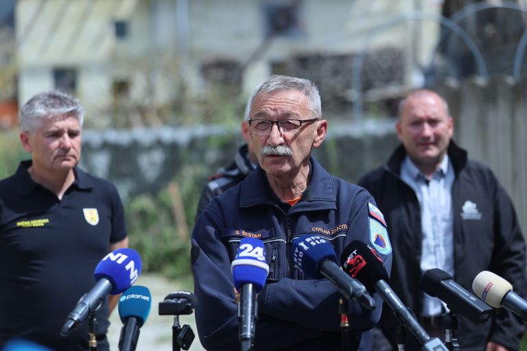 janez jansa komenda.jpg