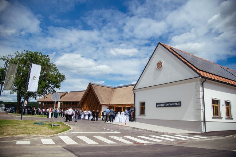 sončno-polje, tešanovci, butični-turizem, hotel, odprtje, turizem