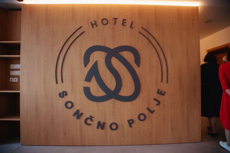 sončno-polje, tešanovci, butični-turizem, hotel, odprtje, turizem
