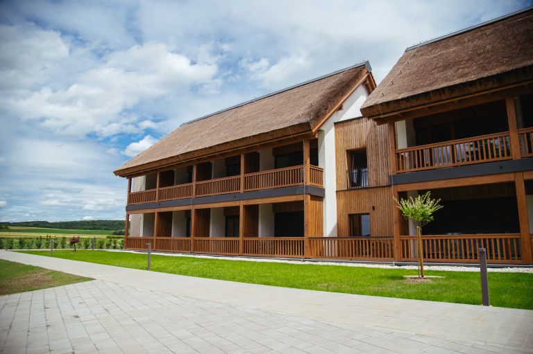 sončno-polje, tešanovci, butični-turizem, hotel, odprtje, turizem