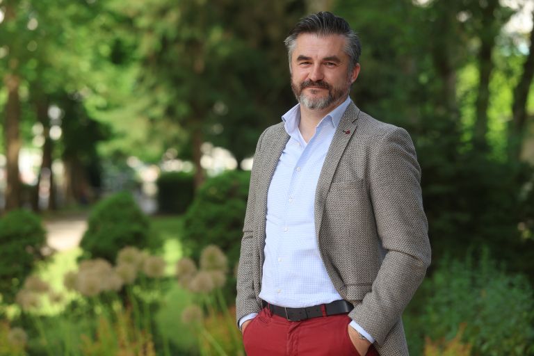 tomaz-dezelan, politolog