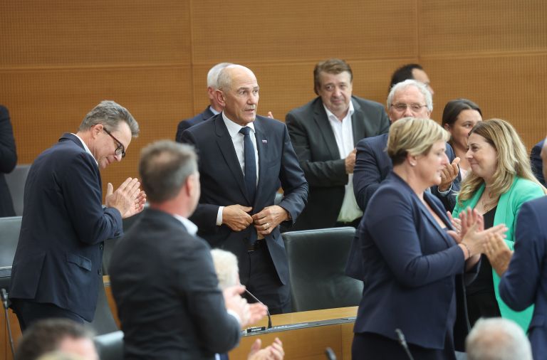 3 janez jansa poslanci-pl.jpg