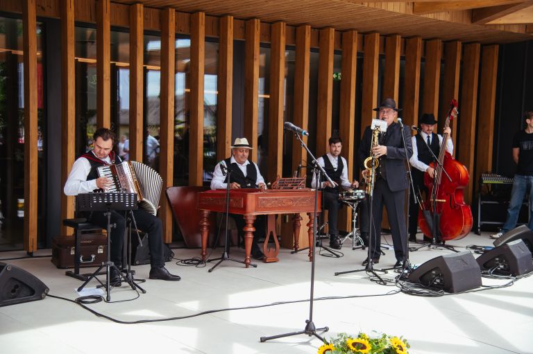sončno-polje, tešanovci, butični-turizem, hotel, odprtje, turizem