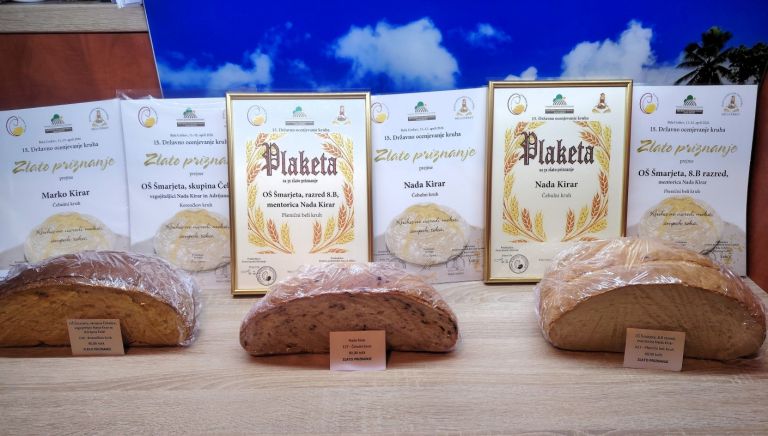 Zlatih priznanj in plaket za odličen kruh pri Kirarjevih ne manjka