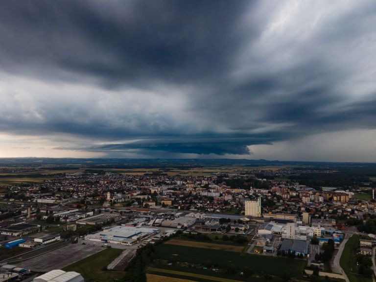 simbolična, dron, nevihta, neurje, nevihte, super-celica, 14-junij-2026