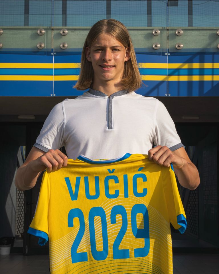 aron vucic.jpg
