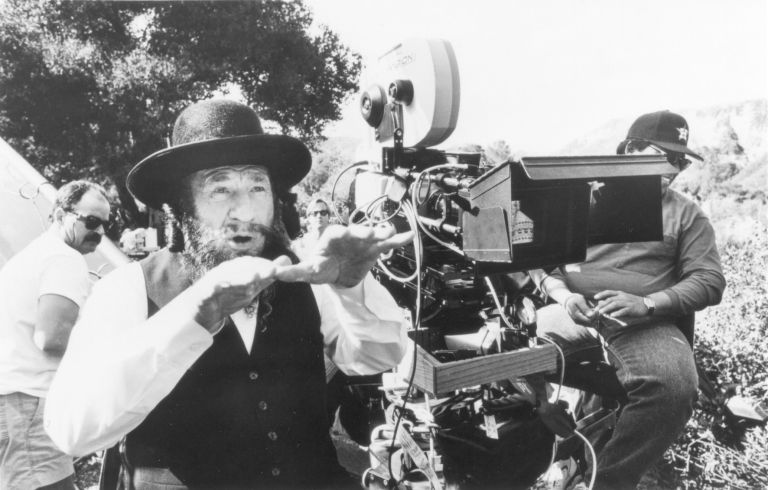 Mel Brooks med snemanjem, tam, kjer je bil vedno najnevarnejši: za kamero, z idejo, kako iz resnih ž