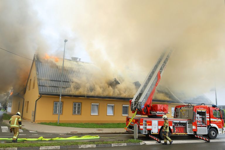 pozar, pozar-ormoska-ptuj, gasilci, gasenje