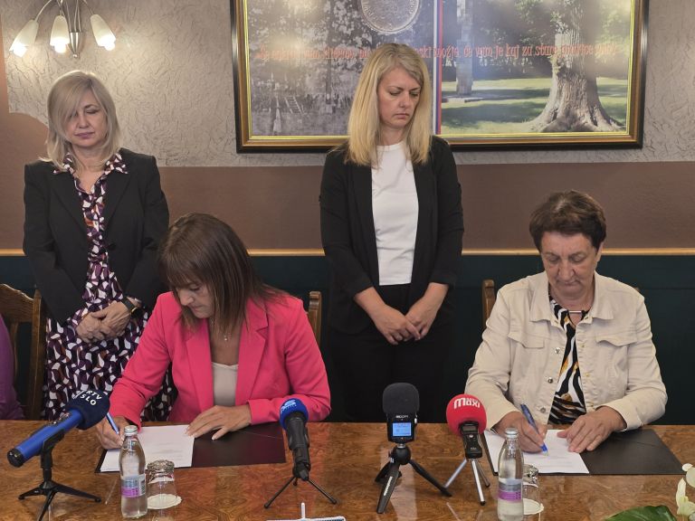 podpis-pogodbe, olga-karba, pavla-majcen