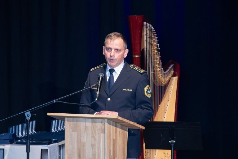 policija