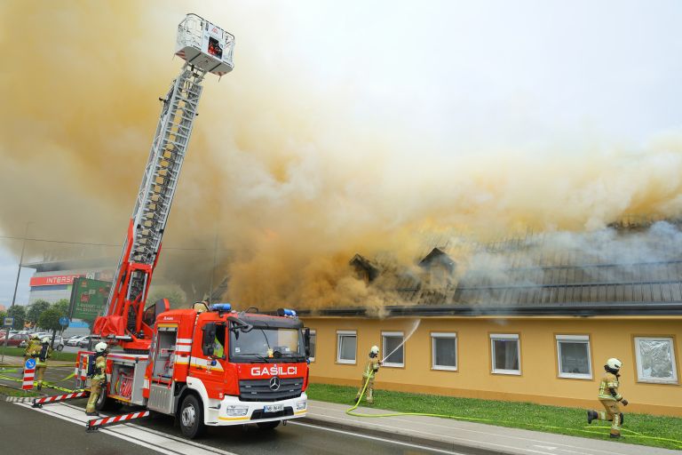 pozar, pozar-ormoska-ptuj, gasilci, gasenje